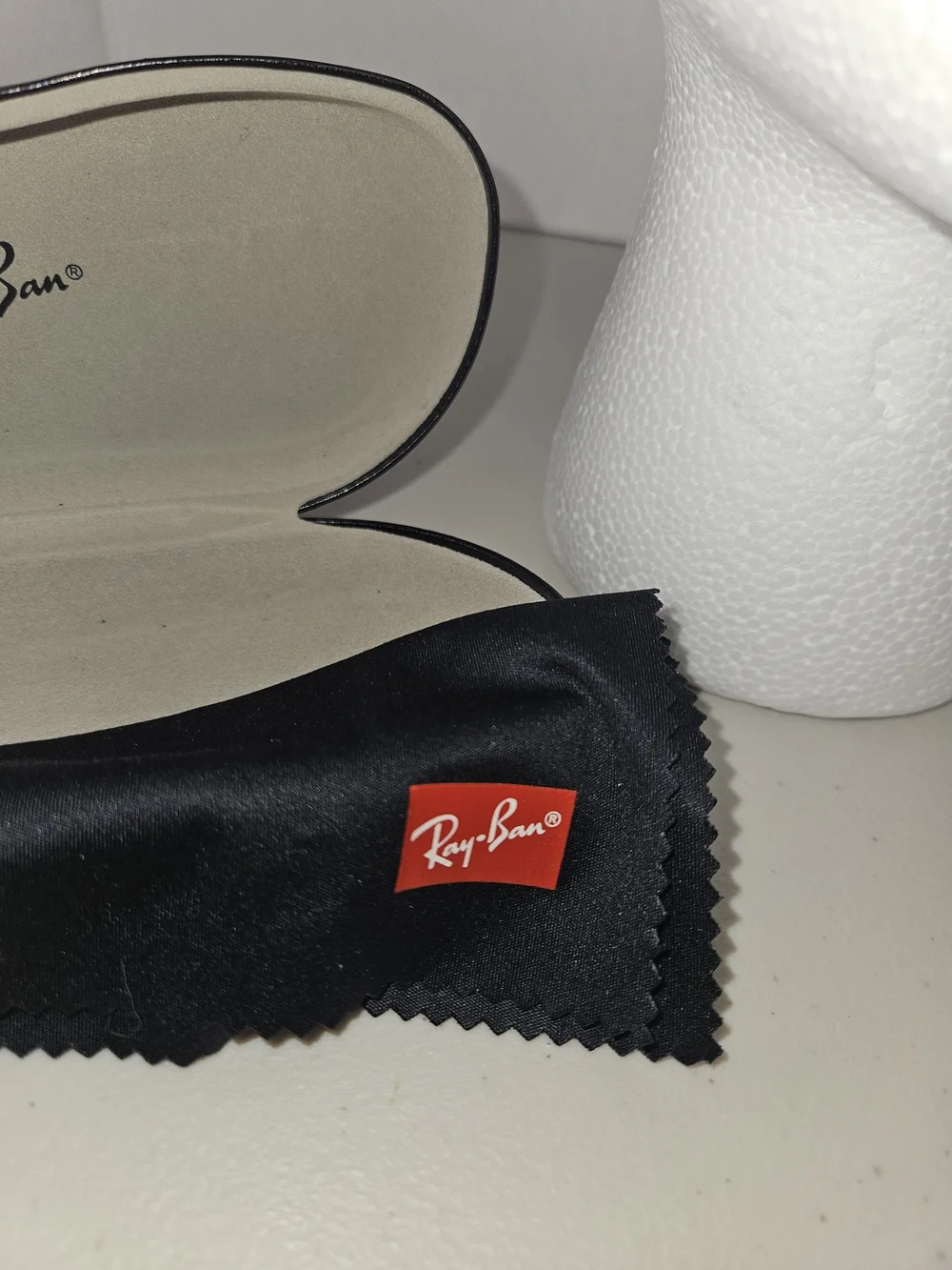 Ray-Ban RB3515 Classic Black Lens Sunglasses Like New